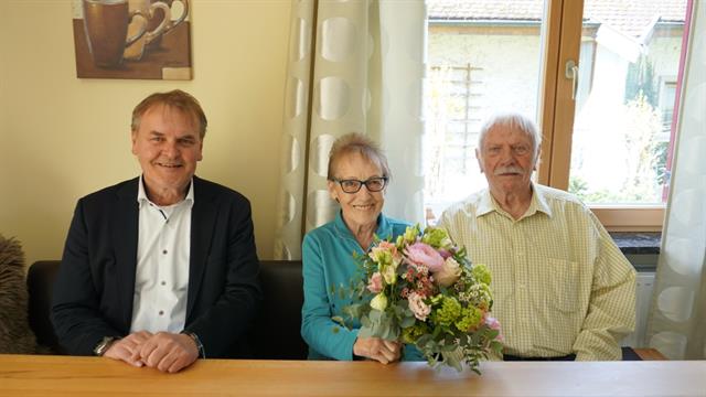 Maria und Ignaz Khüny mit Bürgermeister Georg Bucher