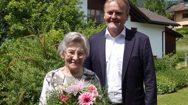Maria Kiesling mit Bürgermeister Georg Bucher