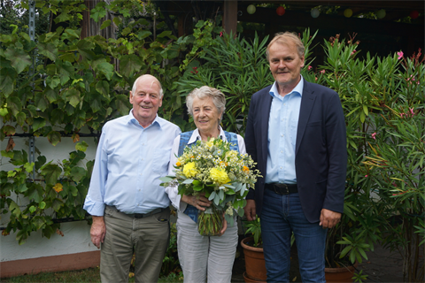 Ehepaar Hermann und Rosalinde Frick mit Bürgermeister Georg Bucher